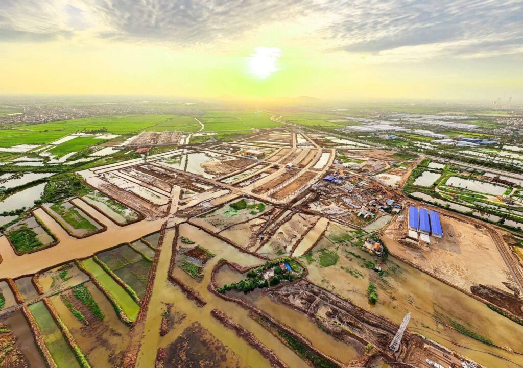 tien do xay dung du an vinhomes golden city duong kinh hai phong thang 5.2025 1