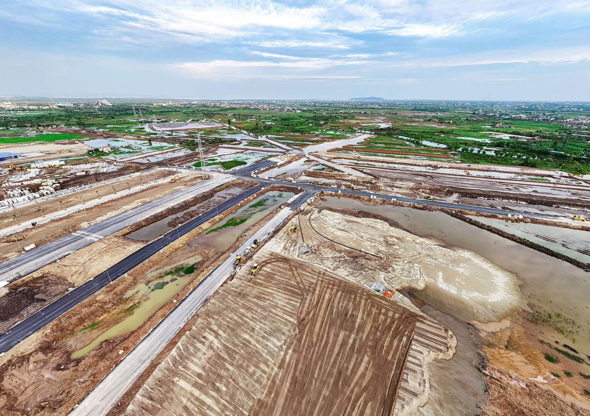 Tiến độ xây dựng dự án Vinhomes Golden City - tháng 5/2025 5 các đường nội khu đang thi công